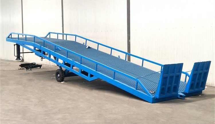 移動(dòng)式液壓登車橋